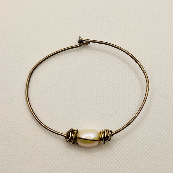 EUC Custom Made Twisted Wire Pearl Bracelet - Picture 12 of 14